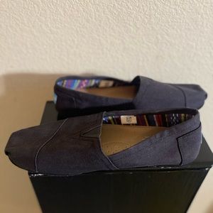 Women’s size 10 Toms canvas shoes